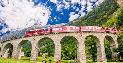 Entfliehe dem Trubel Mailands und verbringe einen Tag bei einer Bustour durch die malerische Landschaft zum Comer See und nach St. Moritz. Fahr mit dem berühmten Bernina Express und erlebe eine der schönsten Zugstrecken der Welt.
