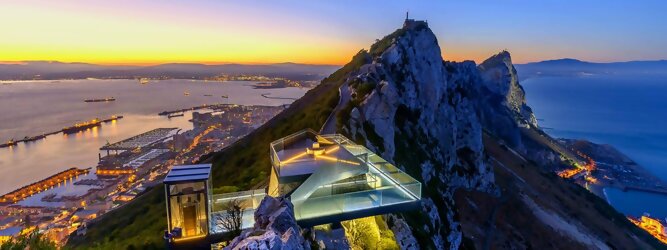 Trip Schweiz Reisetipps - Ein ehemaliger militärischer Aussichtspunkt, der in eine hochmoderne Glasplattform und einen Gehweg umgewandelt wurde, der einen unvergleichlichen Blick über das Mittelmeer bietet. Ein ununterbrochener 360º-Panorama-Aussichtspunkt, der so spektakulär ist wie nirgendwo sonst auf der Welt. Betreten Sie die 360-Grad-Umgebung und bekommen Sie ein Gefühl für die Freiheit und die Heiterkeit, die Sie beim Skywalk erleben werden. Die Militärgeschichte Gibraltars während des Zweiten Weltkriegs veranschaulicht Gibraltars Position als britische Festung seit dem frühen 18. Während des Zweiten Weltkriegs spielte Gibraltar eine wichtige Rolle sowohl im Atlantic Theatre als auch im Mediterranean Theatre und kontrollierte praktisch den gesamten Seeverkehr in und aus dem Mittelmeer vom Atlantischen Ozean.